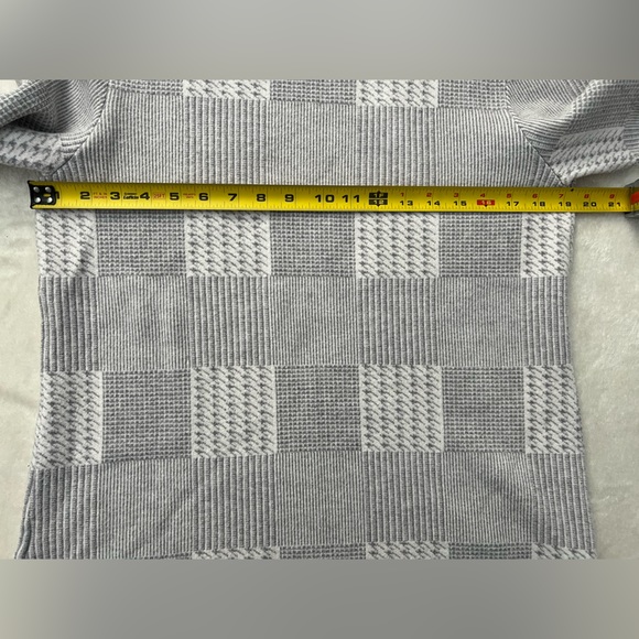 Belldini Gray and White Checkered Turtleneck Sweater, Size L - Picture 3 of 12